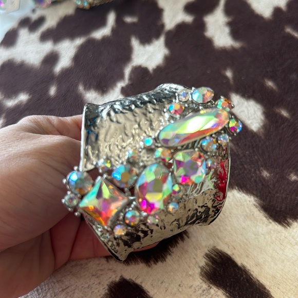 Silver Hammered Metal Aurora Borealis Cuff - Picture 1 of 5